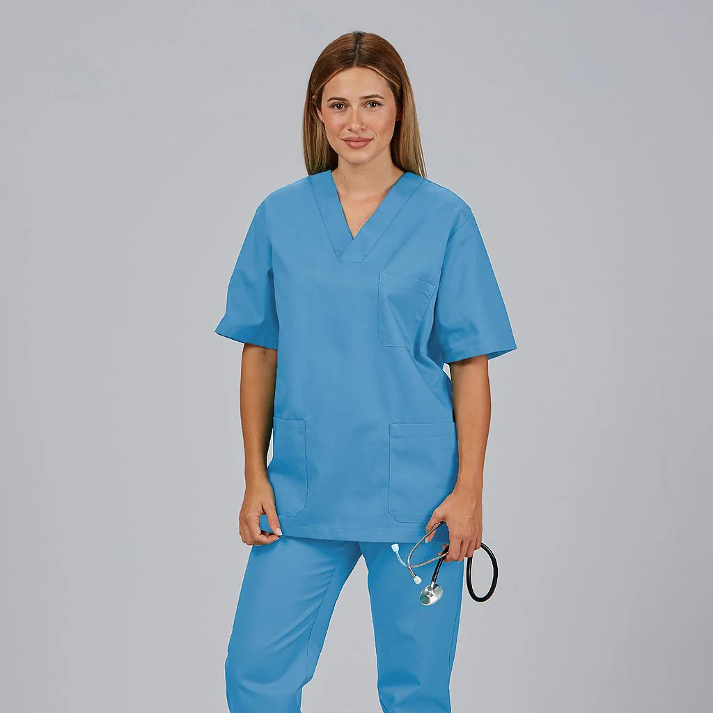 846101-107 - CONJUNTO UNISEX BLUSA CUELLO PICO /PANTALON GOMA ENTERA CELESTE