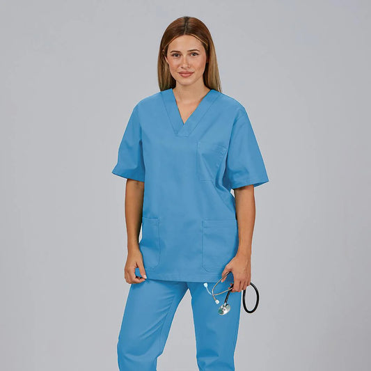 846101-107 - CONJUNTO UNISEX BLUSA CUELLO PICO /PANTALON GOMA ENTERA CELESTE
