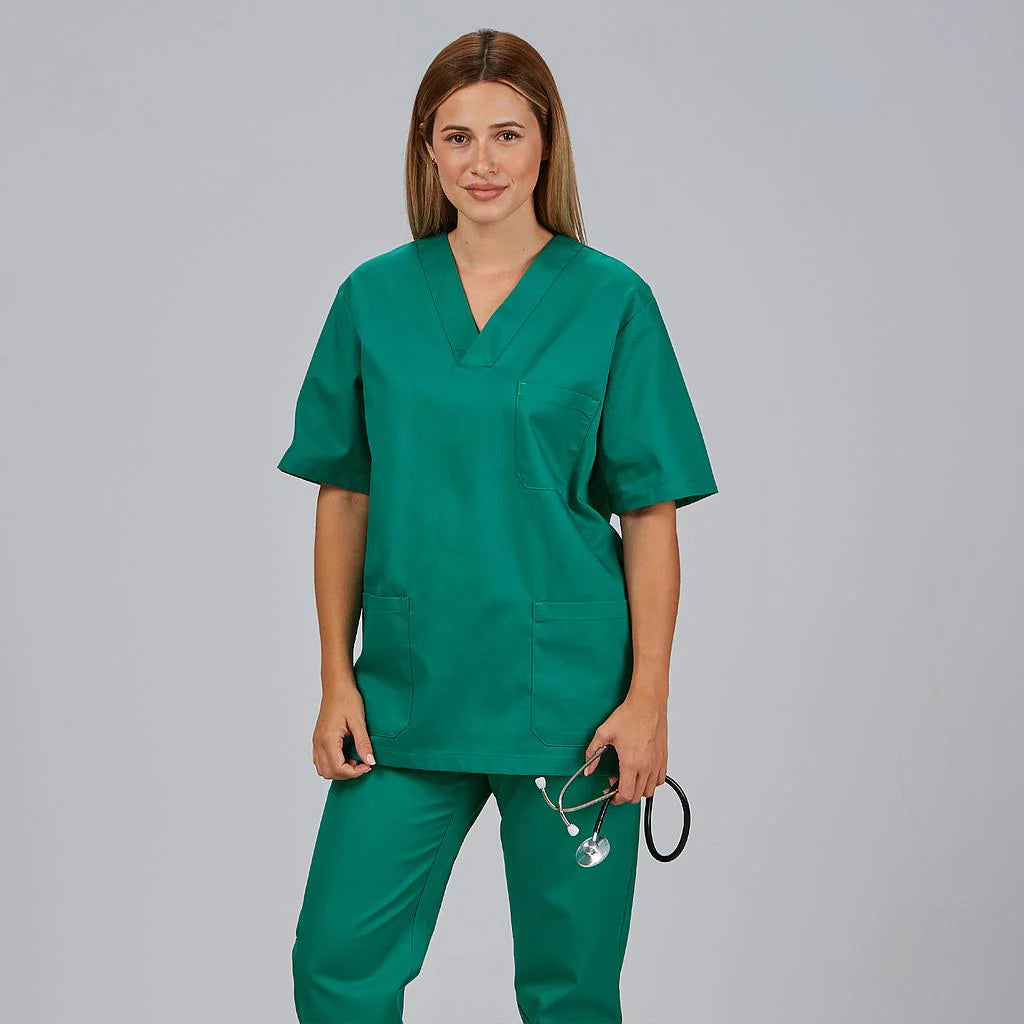 846101-108 - CONJUNTO UNISEX BLUSA CUELLO PICO /PANTALON GOMA ENTERA VERDE